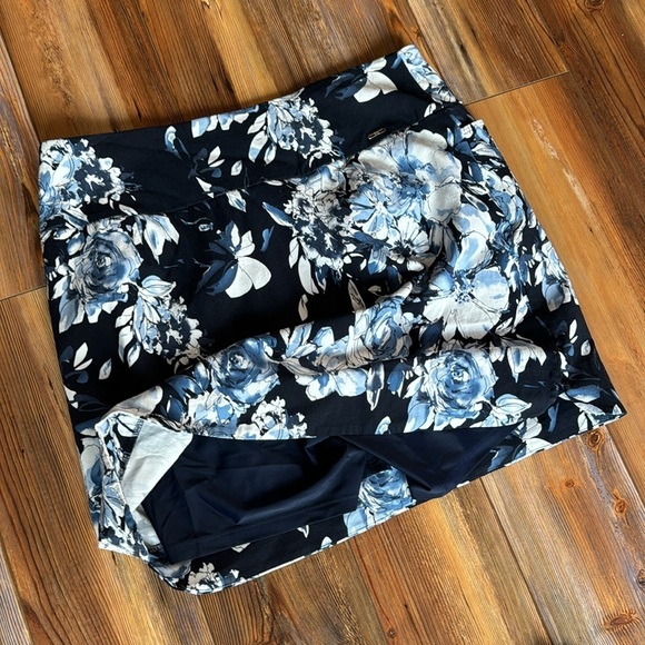 Floral skort size XL - Picture 4 of 4